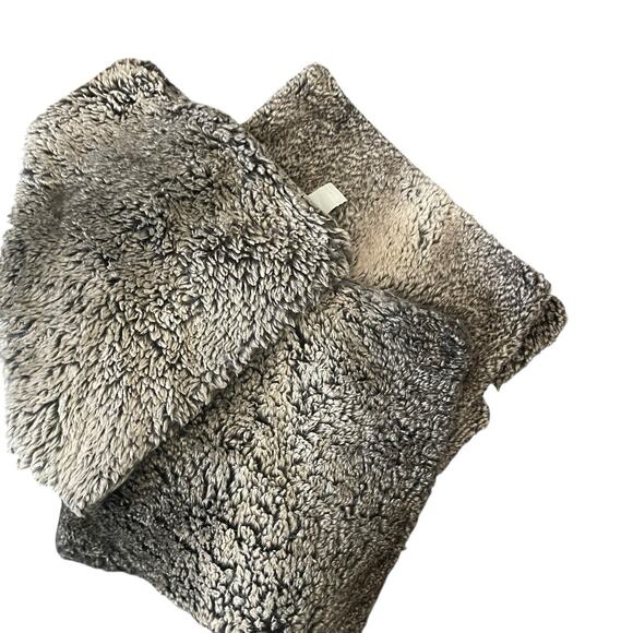 Pottery Barn Luxe Faux Fur Throw 50x60 And Two Pillowcases Shams